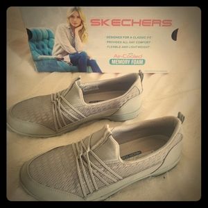 Skechers Classic Fit Air Cooled Memory Foam shoes